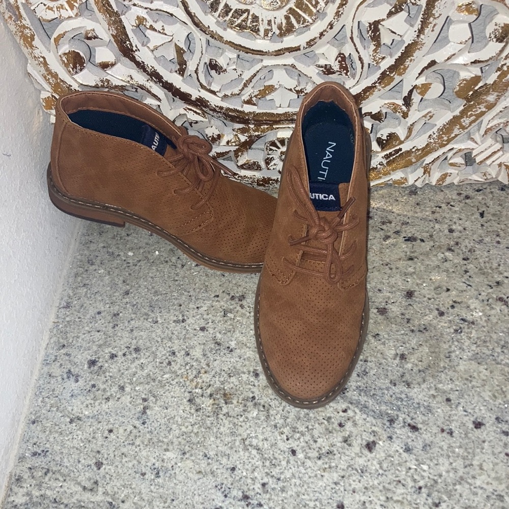 NAUTICA Boys Size One. Suede Boots.
